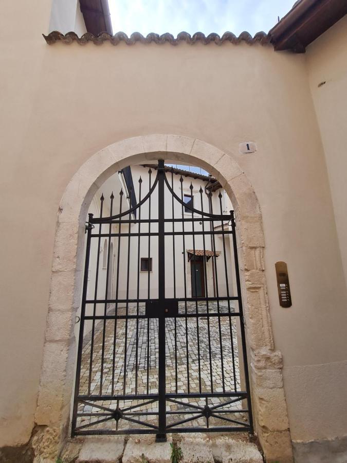Apartamento Dimora Degli Angeli LʼAquila Exterior foto
